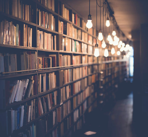 Librairie indépendante livres étagères culture lecture