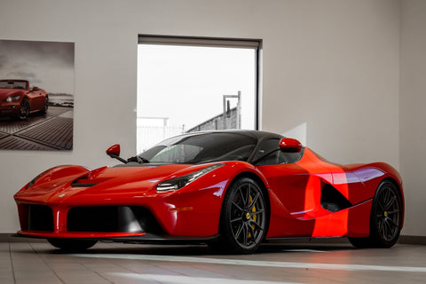 Ferrari voiture rouge sport luxe élégance italienne